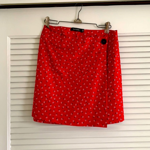 Red with floral design wrap skirt - Picture 1 of 1